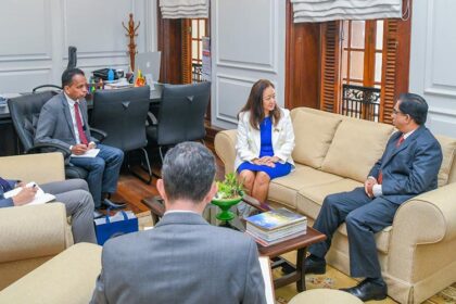 US Ambassador visits SL government